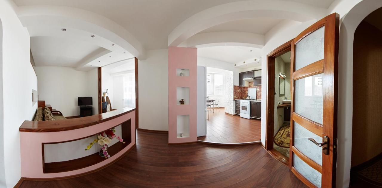 Babylon Apartment On Bukovinskaya Street Rivne Exterior foto